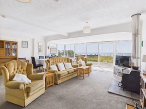 Living room- click for photo gallery